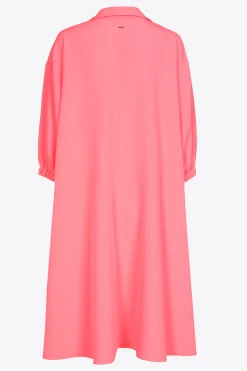 Anschmiegsames Kleid mit Bindegürtel