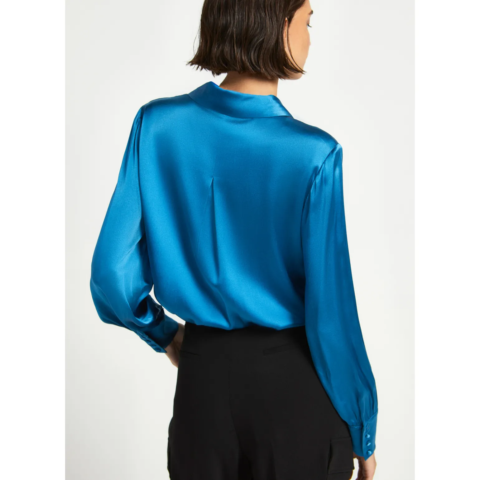 Einfarbige Bluse mit Seidenanteil