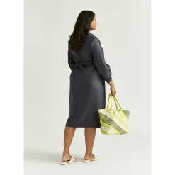 Glänzendes Blusenkleid