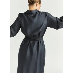 Glänzendes Blusenkleid