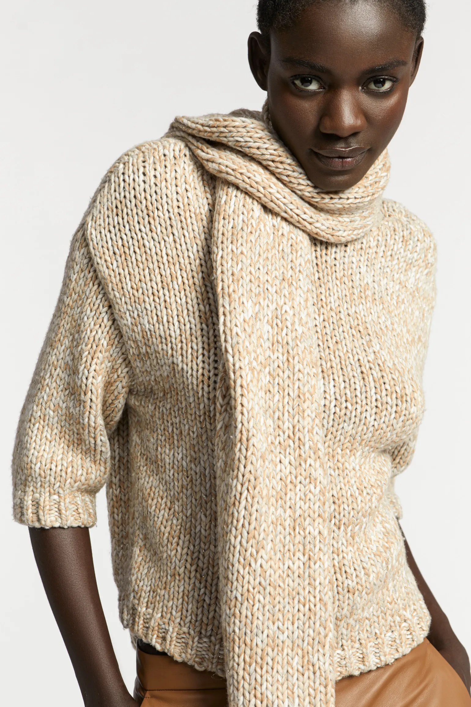 Grobstrick-Pullover mit Goldfaden-Detail