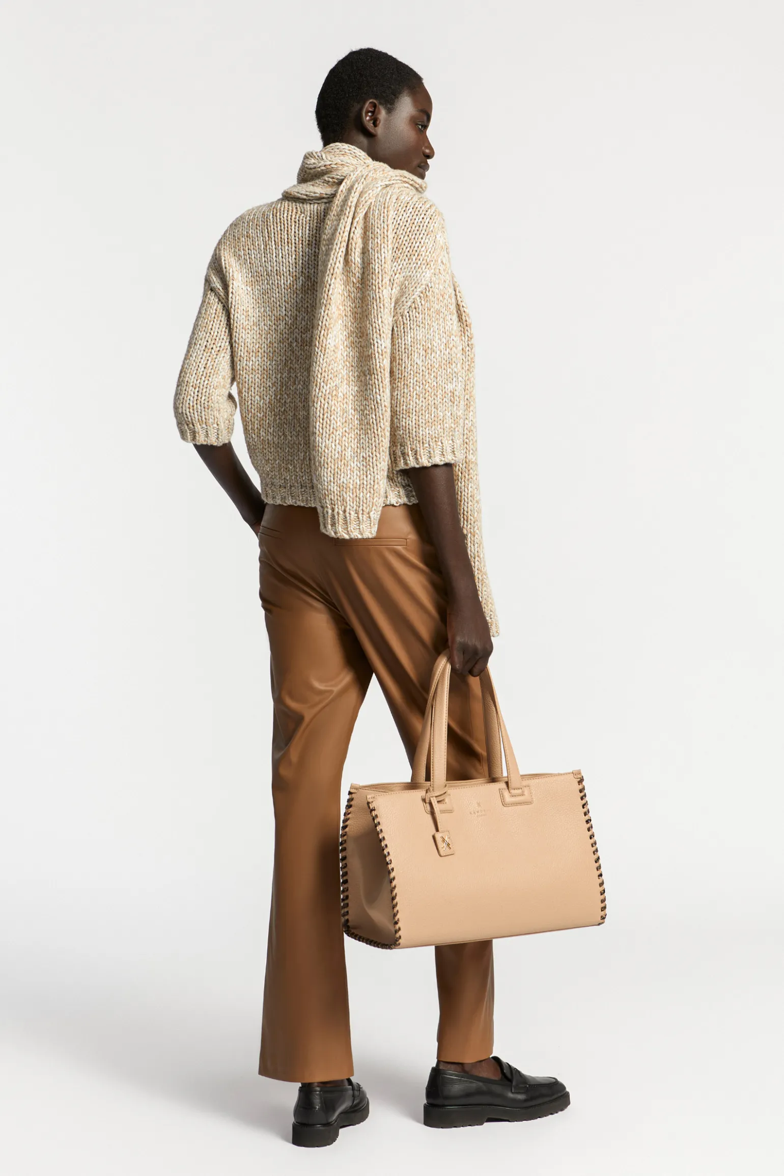 Grobstrick-Pullover mit Goldfaden-Detail