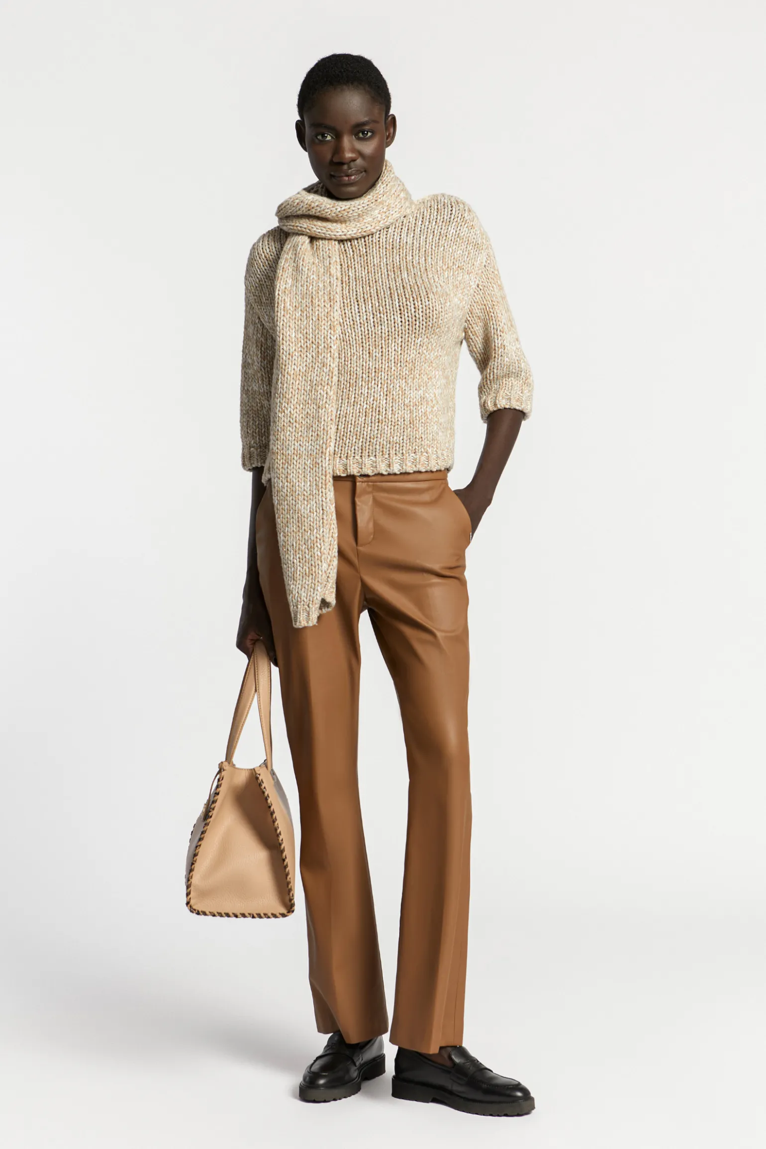 Grobstrick-Pullover mit Goldfaden-Detail