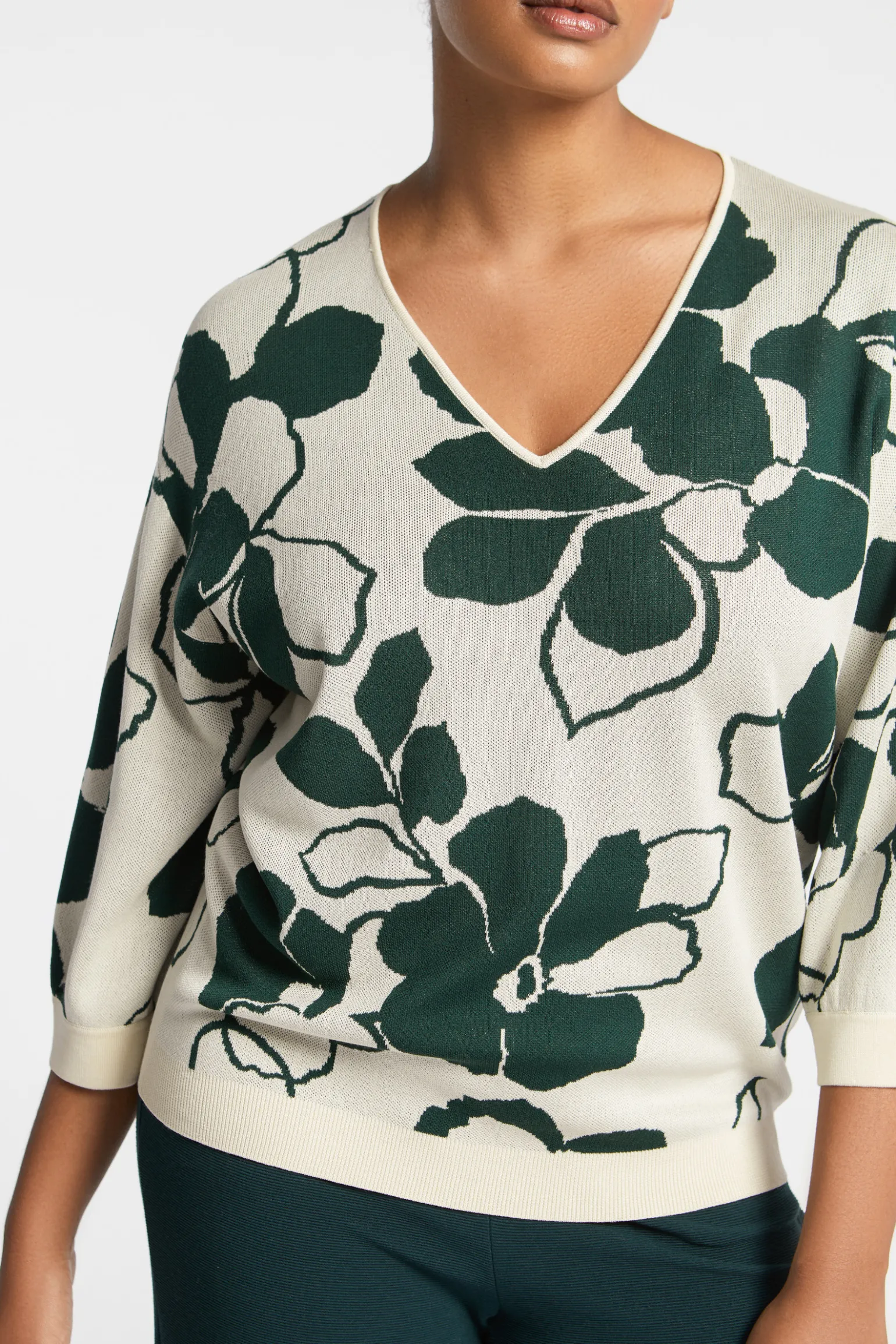 Großzügig geschnittener Pullover mit Blumenmuster