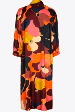 Halblanges Kleid mit Kragen