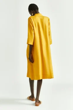 Halblanges Leinenkleid