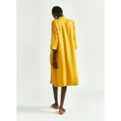 Halblanges Leinenkleid