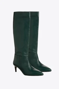 Hohe Stiefel mit Absatz