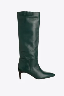 Hohe Stiefel mit Absatz