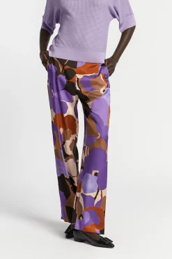 Hose mit Blumenmuster
