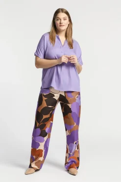 Hose mit Blumenmuster