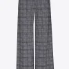 Karohose mit weitem Bein