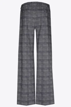 Karohose mit weitem Bein