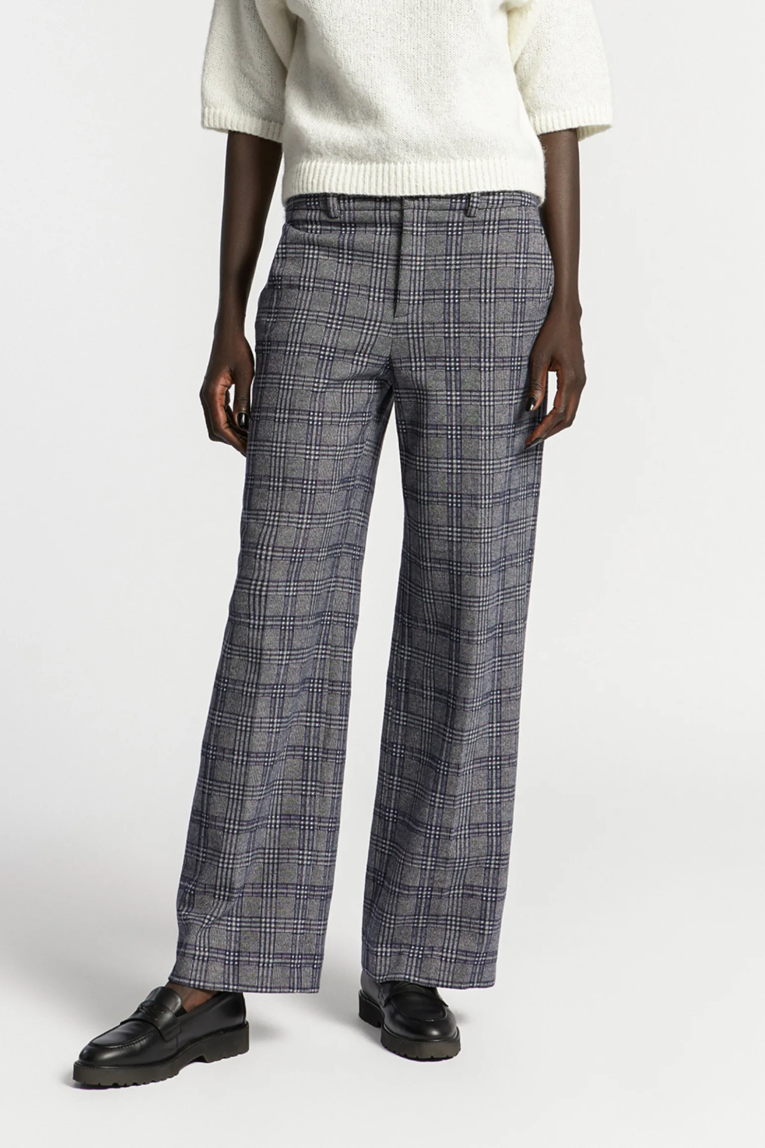 Karohose mit weitem Bein