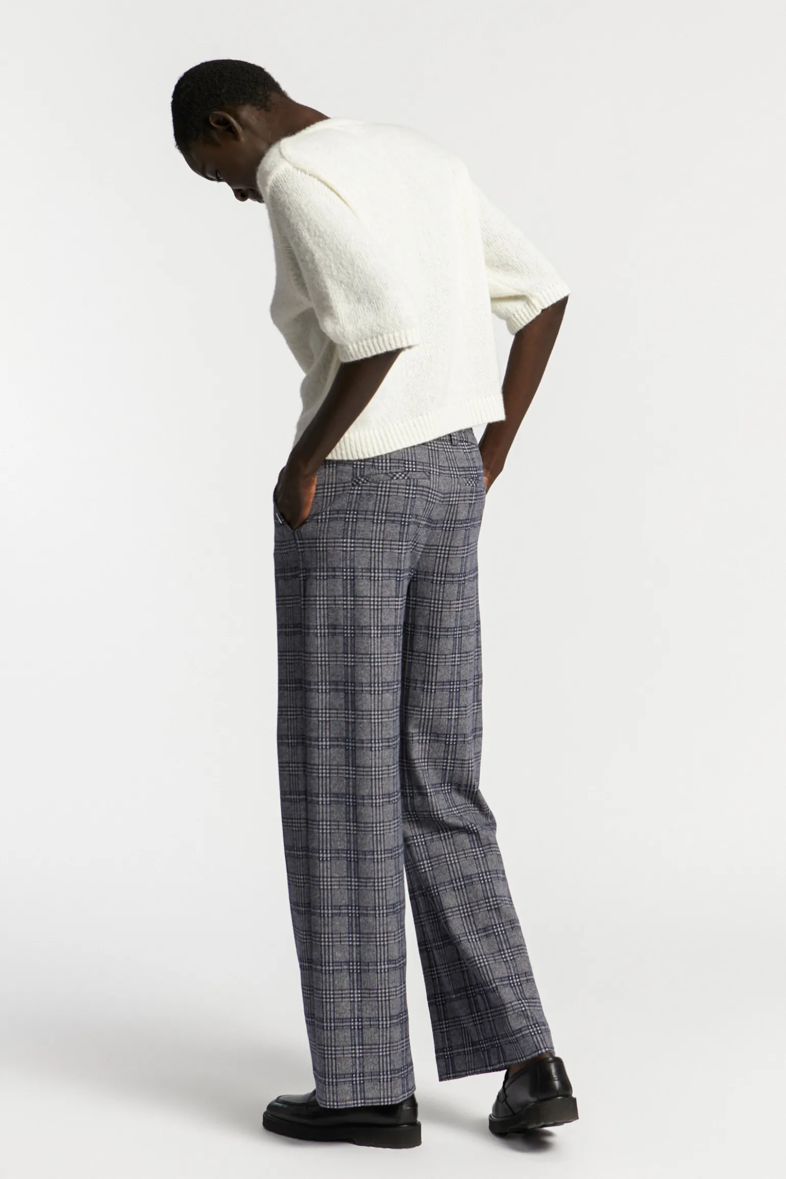 Karohose mit weitem Bein