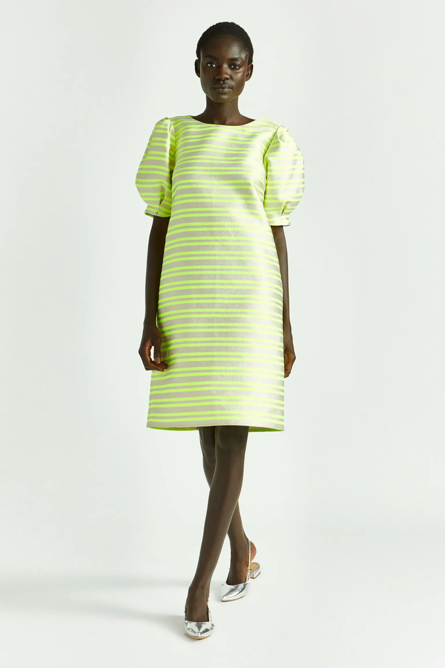 Kleid aus Taft mit Ballonärmeln