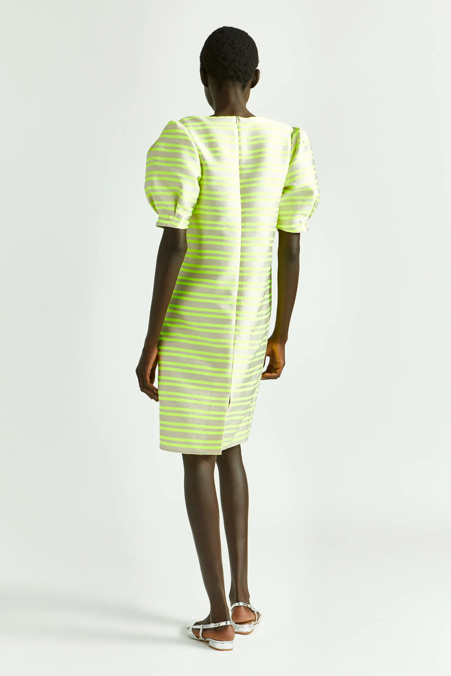 Kleid aus Taft mit Ballonärmeln