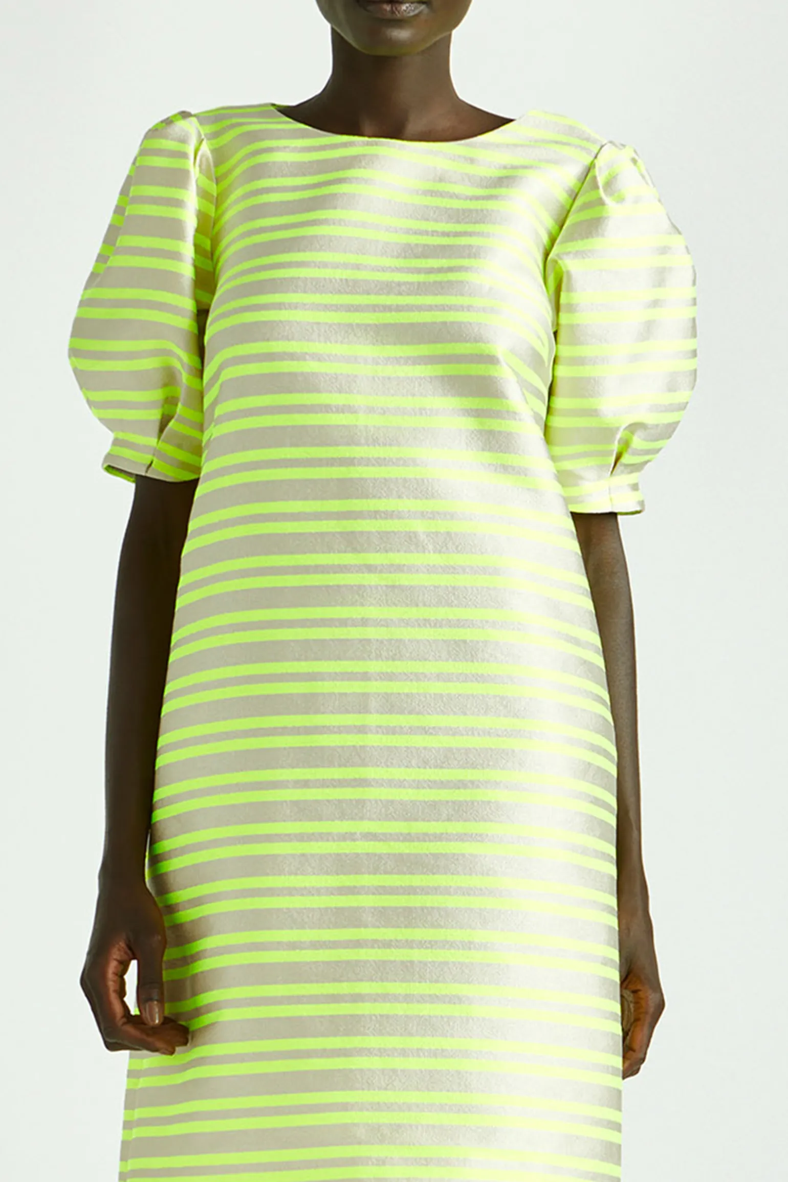 Kleid aus Taft mit Ballonärmeln