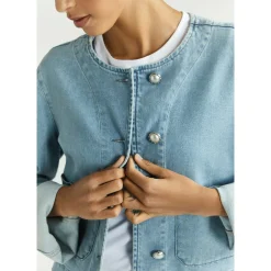 Kurze Jeansjacke mit Knöpfen