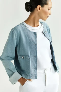 Kurze Jeansjacke mit Knöpfen