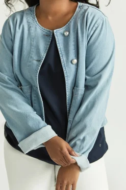 Kurze Jeansjacke mit Knöpfen