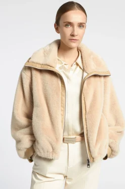 Kurze Teddyjacke