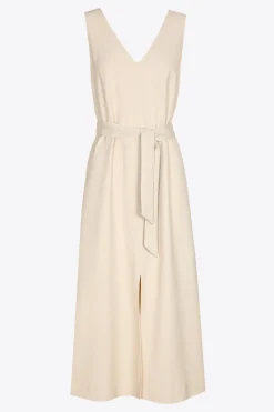 Langes Kleid mit Schlitz