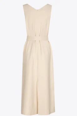 Langes Kleid mit Schlitz