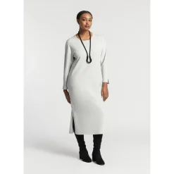 Langes Strickkleid mit Schlitz