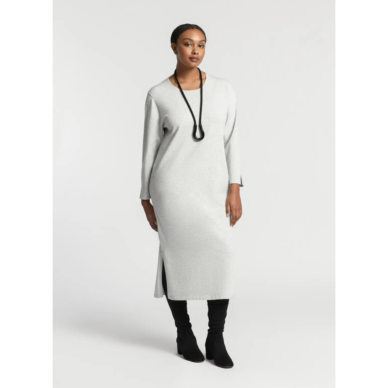 Langes Strickkleid mit Schlitz