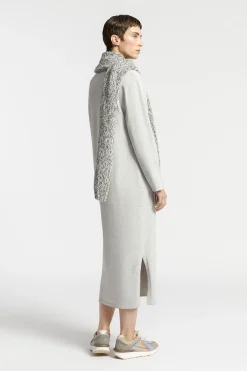 Langes Strickkleid mit Schlitz