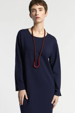 Langes Strickkleid mit Schlitz