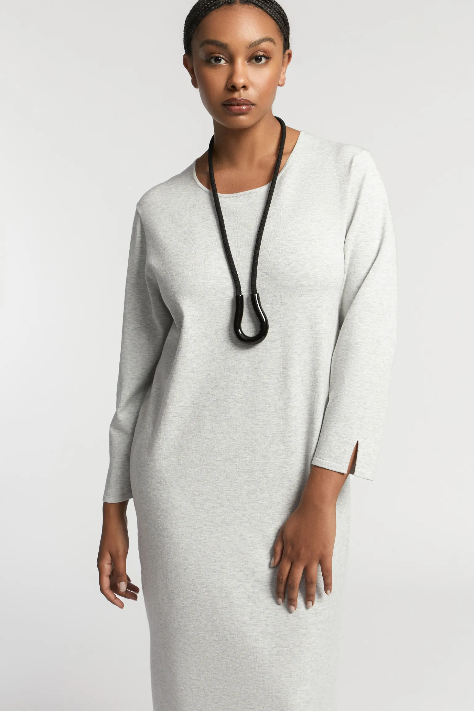 Langes Strickkleid mit Schlitz