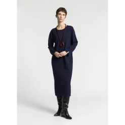 Langes Strickkleid mit Schlitz