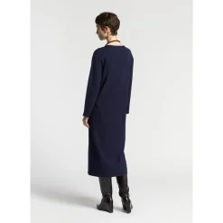 Langes Strickkleid mit Schlitz