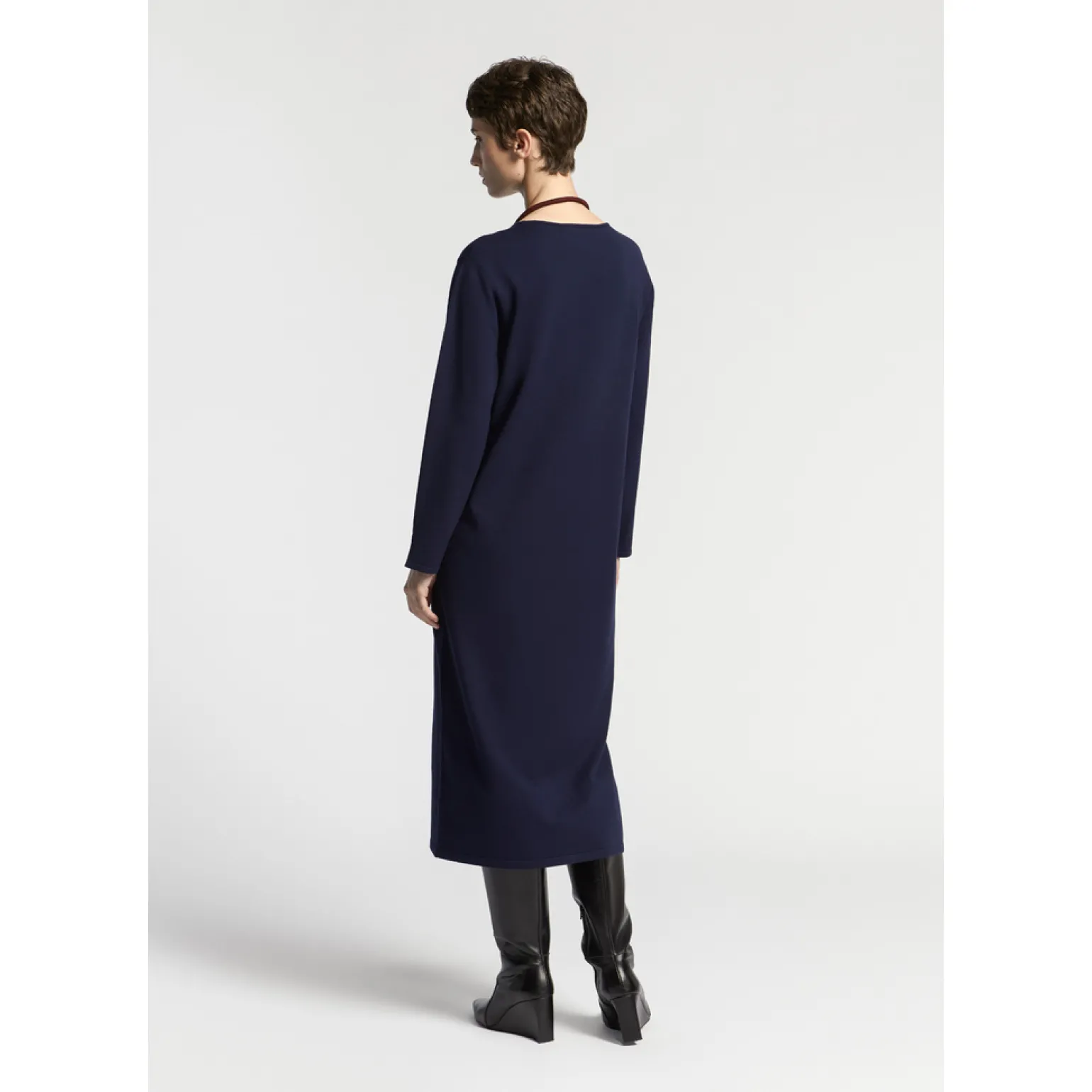Langes Strickkleid mit Schlitz