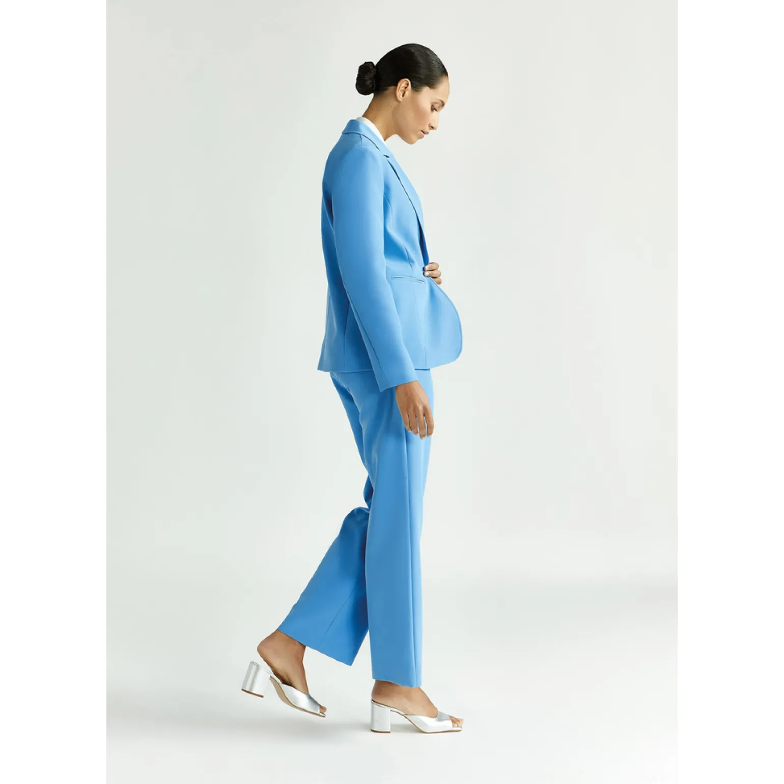 Locker fallende Hose mit weitem Bein
