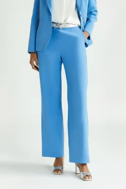 Locker fallende Hose mit weitem Bein