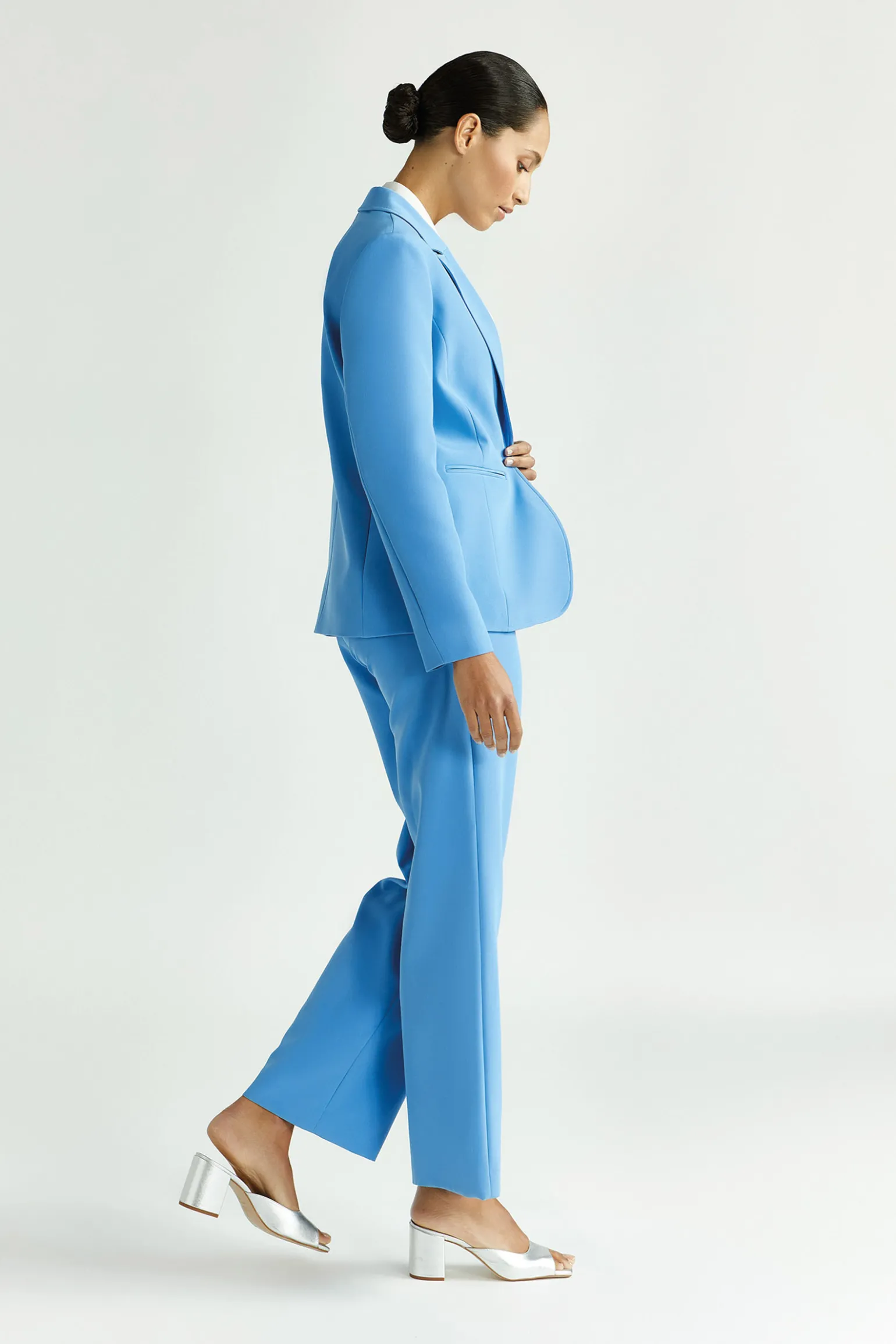 Locker fallende Hose mit weitem Bein