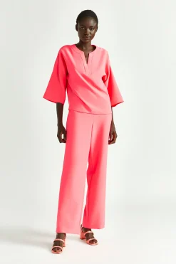 Locker fallende Hose mit weitem Bein