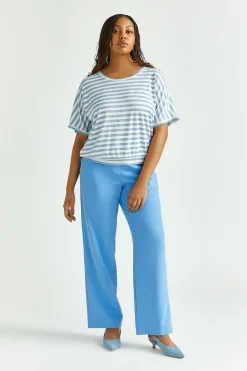 Locker fallende Hose mit weitem Bein