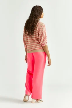 Locker fallende Hose mit weitem Bein
