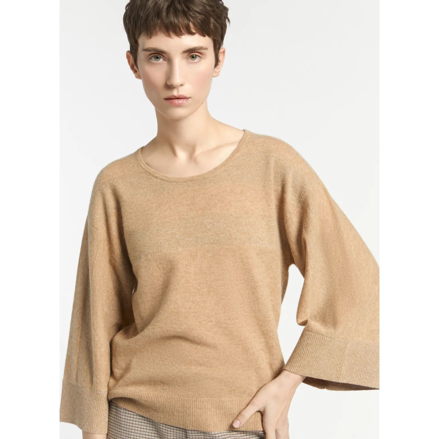 Pullover mit überschnittenen Schultern