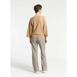 Pullover mit überschnittenen Schultern