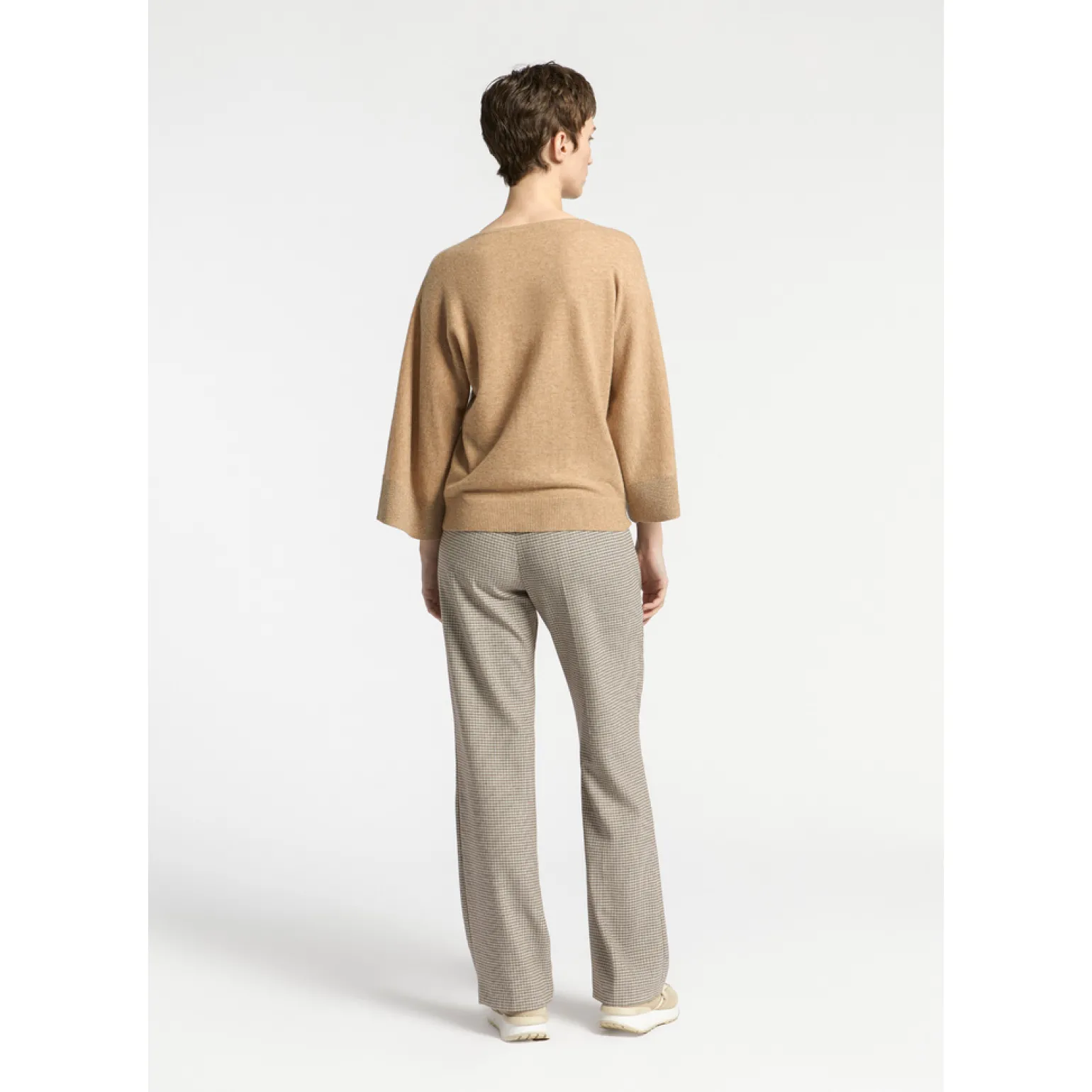 Pullover mit überschnittenen Schultern