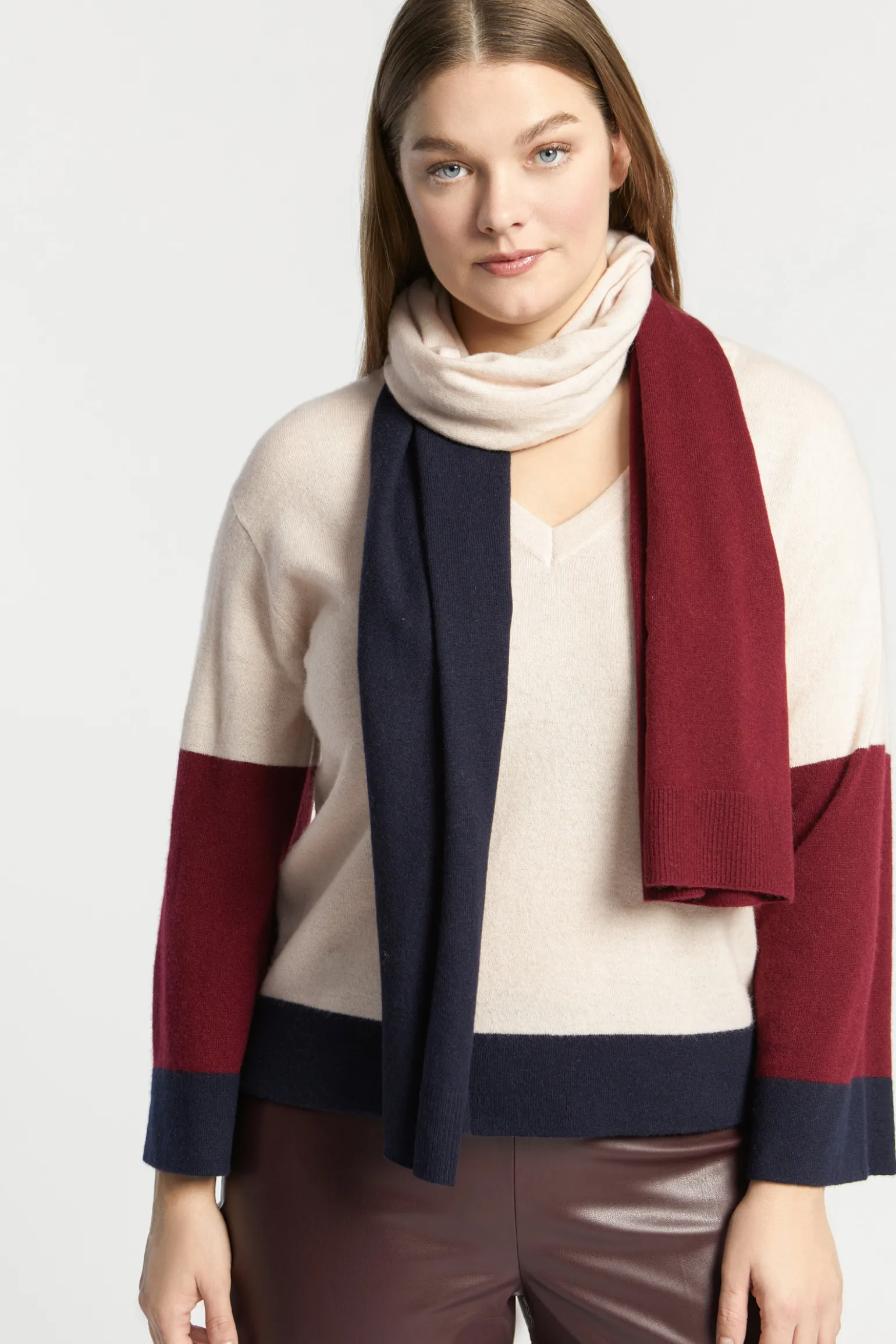 Pullover mit V-Ausschnitt und Farbblockmuster