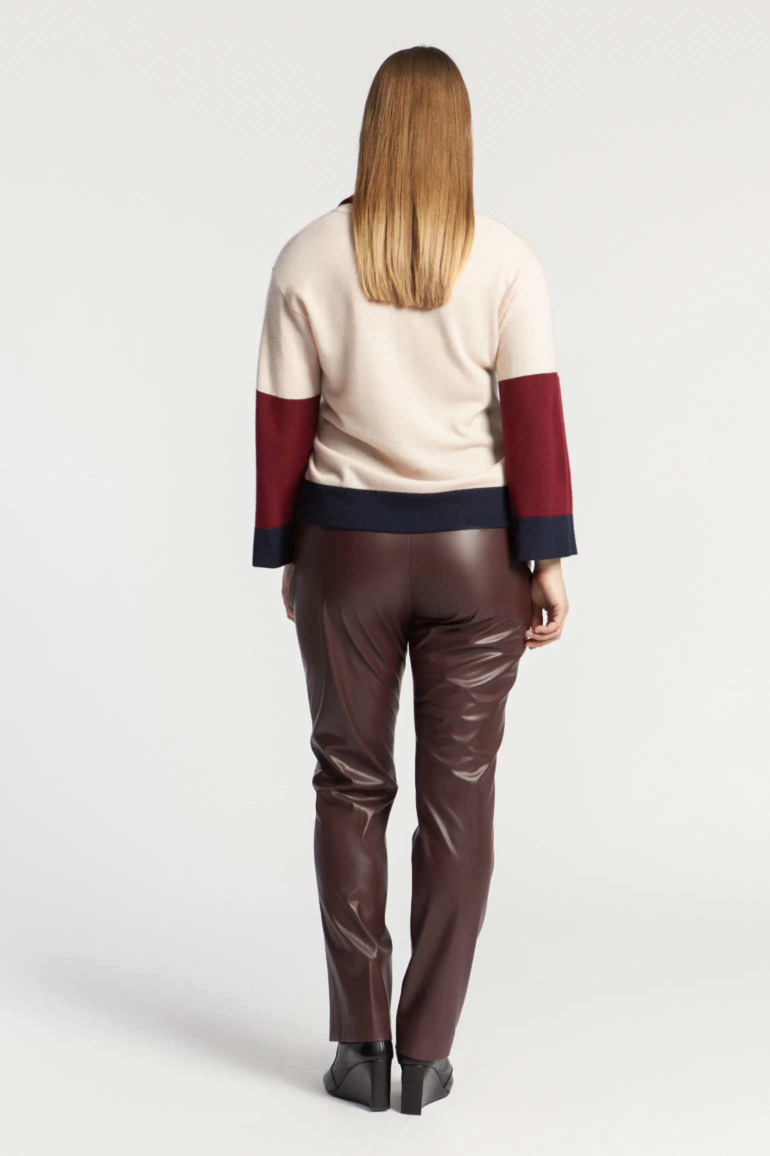 Pullover mit V-Ausschnitt und Farbblockmuster