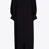 Tailliertes Kleid mit V-Ausschnitt