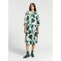 Weich fallendes Midikleid