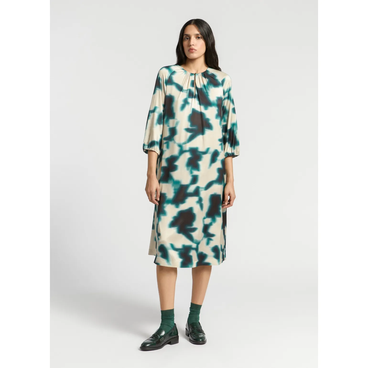 Weich fallendes Midikleid